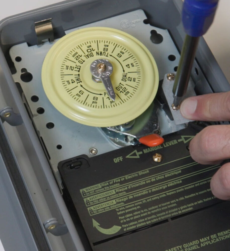 Intermatic T101 - Interrupteur horaire mécanique 24 heures, 120 VCA, 60 Hz, SPST, boîtier métallique intérieur, intervalle de 1 heure