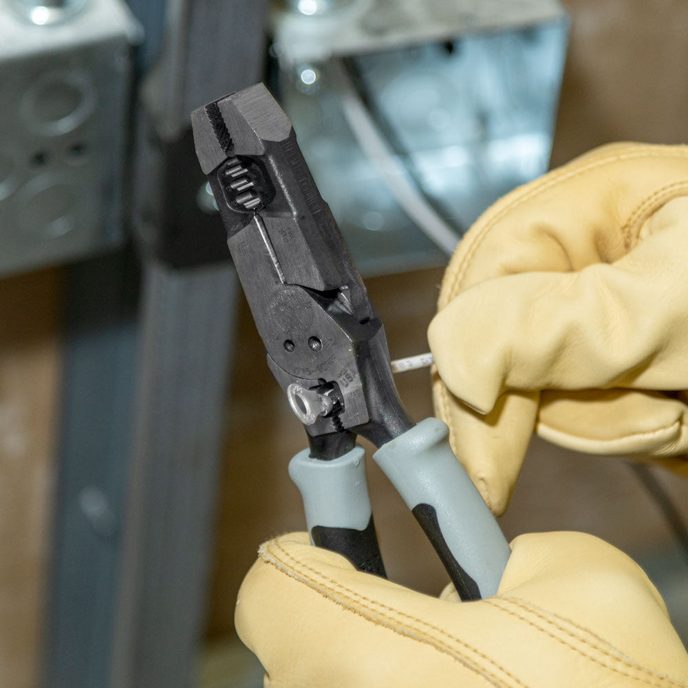 Pince hybride Klein Tools J2159CRTP avec pince à sertir, tire-fil et dénudeur de fils